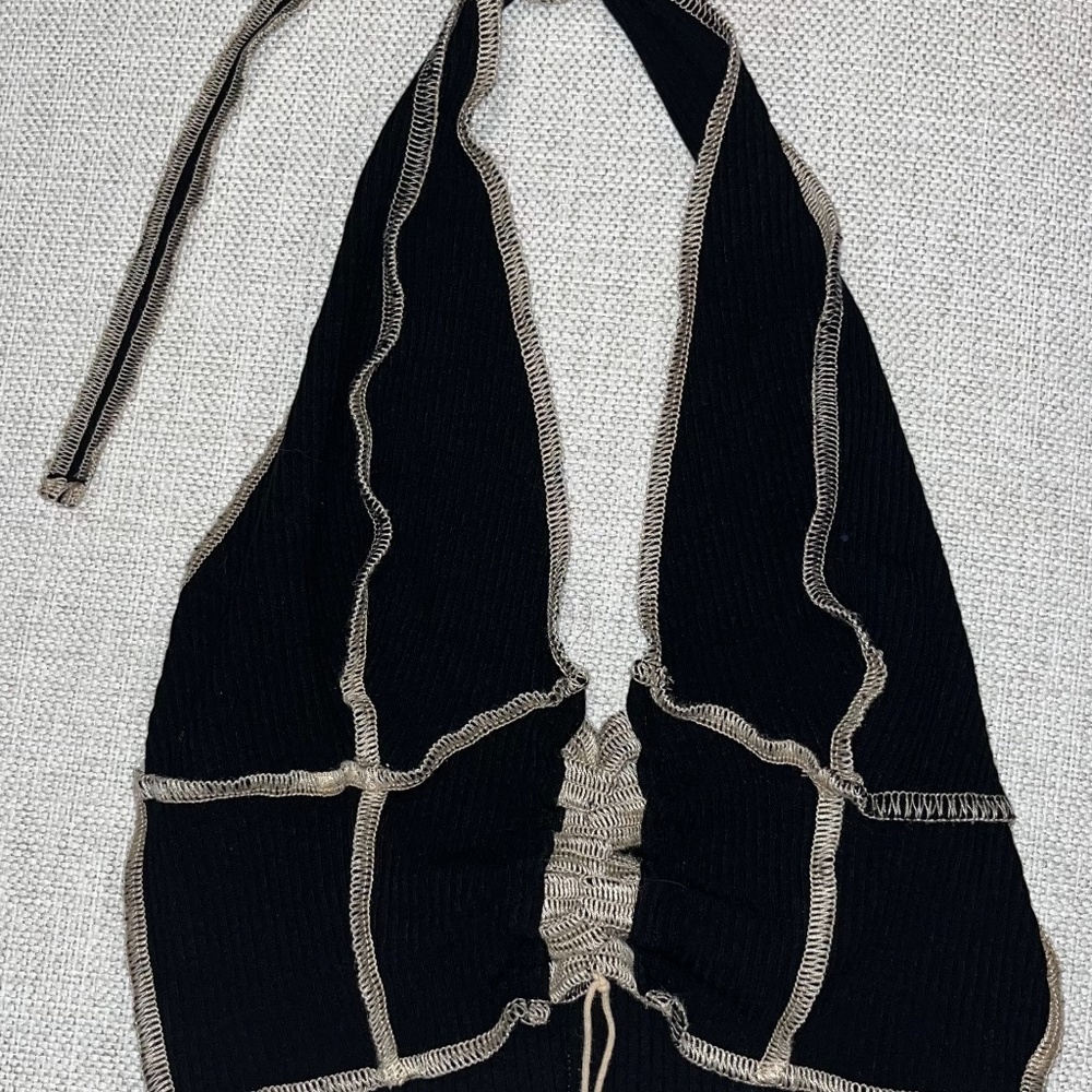 WINDSOR Size S Black Halter Crop